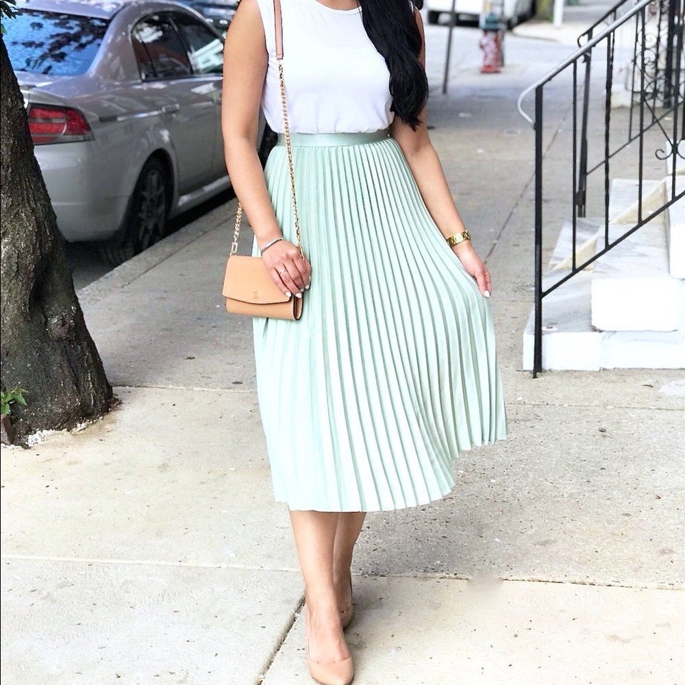 NWT Mint Pleated Skirt